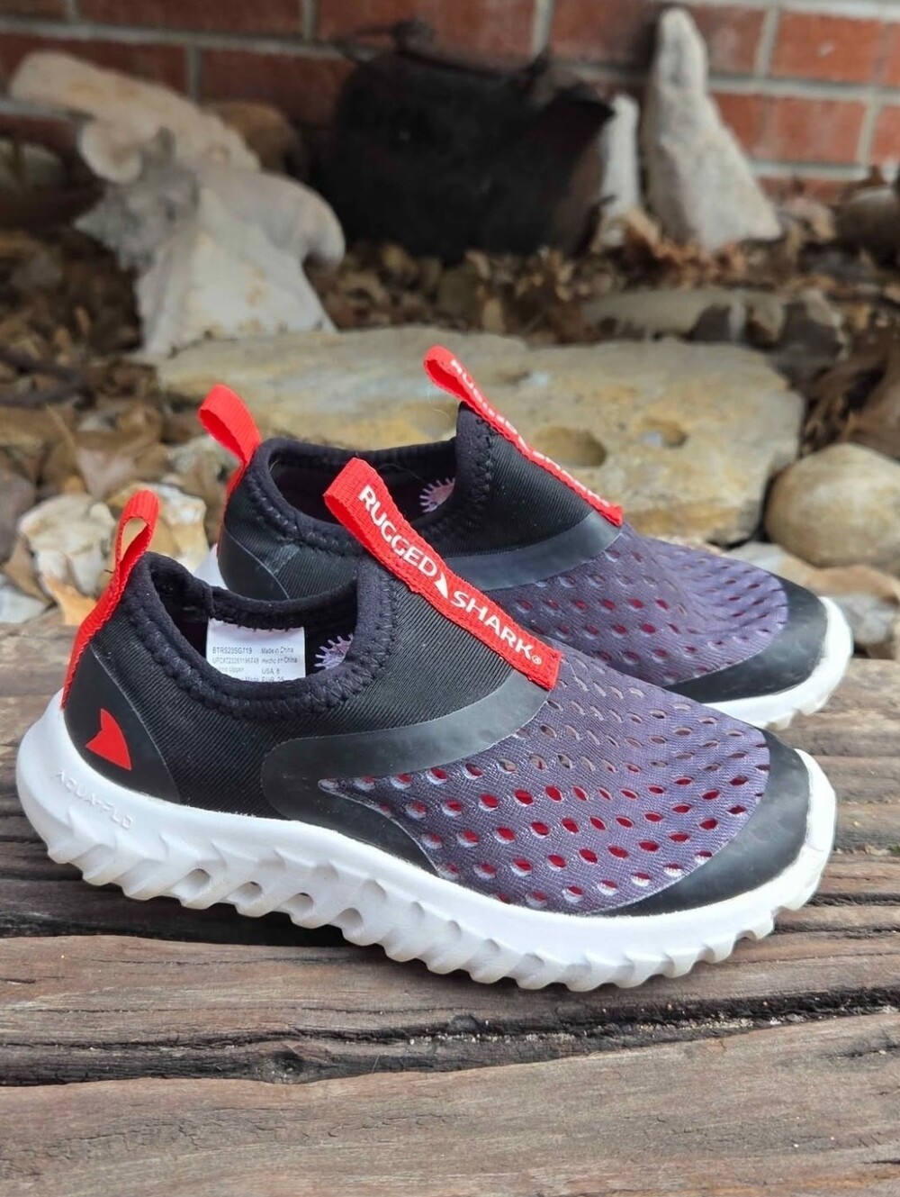 Rugged Shark Childrens Water Shoe in little kids size 8
